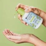 laSaponaria Schützendes Intimwaschgel mit Bio-Grüntee (250 ml) - geeignet nach der Geburt und während der Menstruation