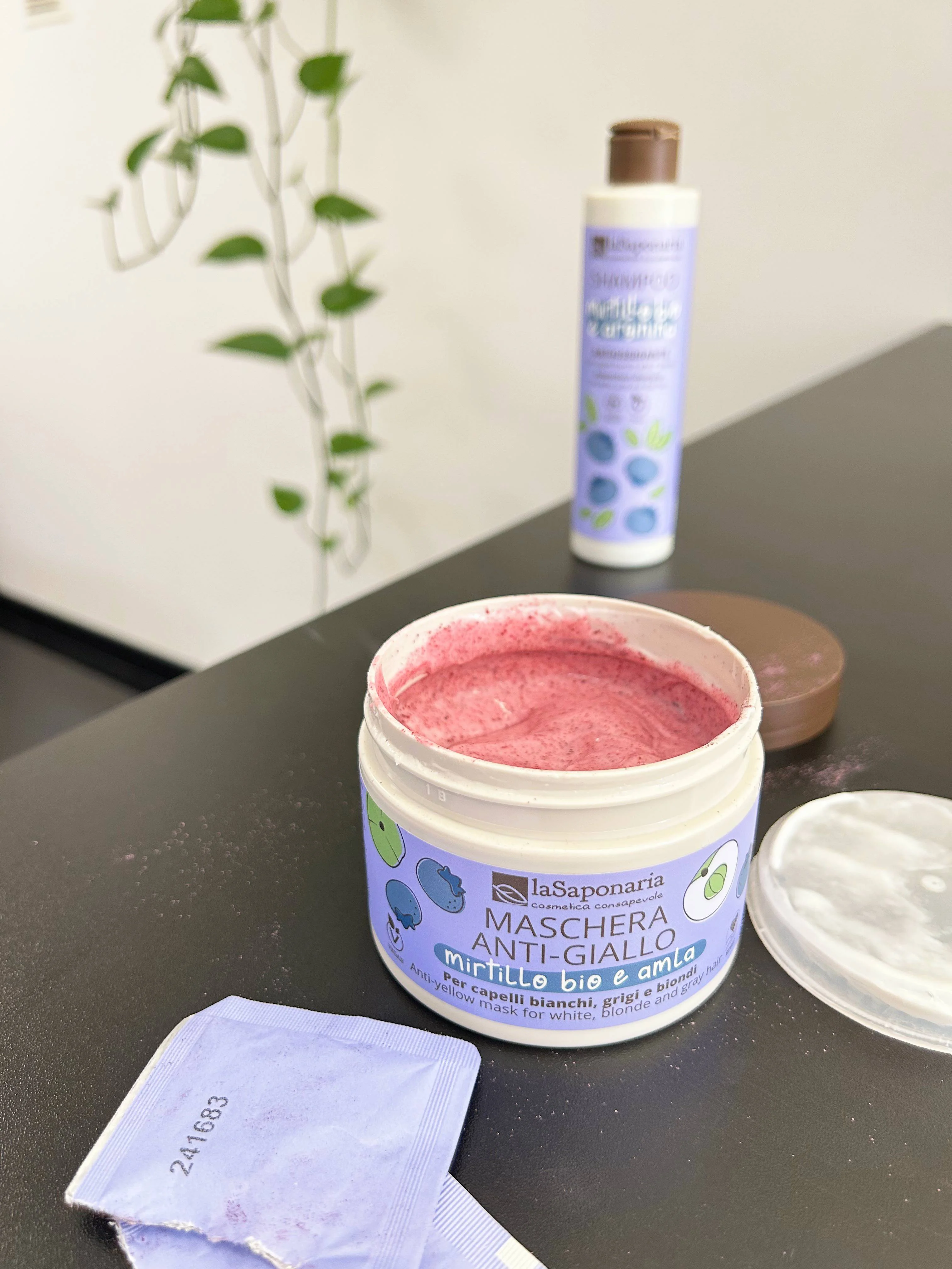 laSaponaria No yellow Maske für graues Haar mit Amla und Heidelbeere (200 ml) - neutralisiert gelbe Untertöne
