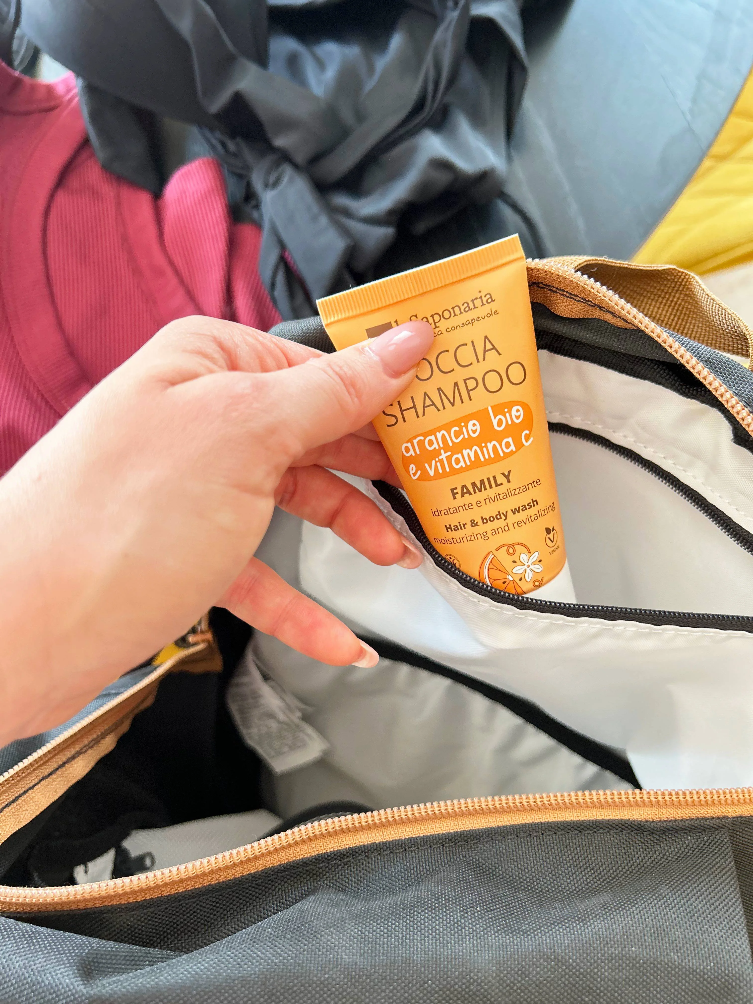 laSaponaria 2-in-1 Duschgel und Shampoo mit Bio-Orange und Vitamin C für die ganze Familie 30 ml - mit süßem und belebendem Duft