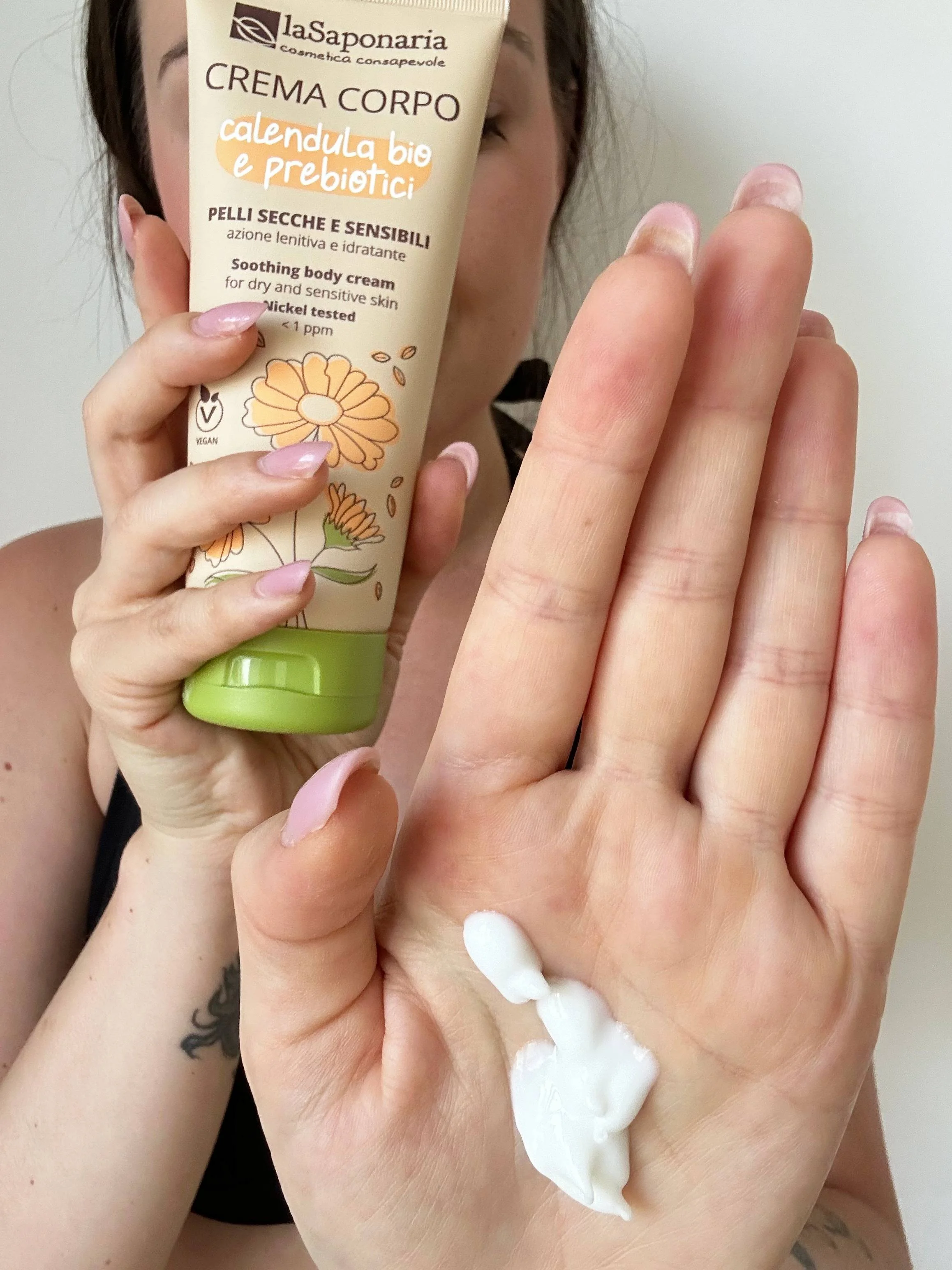 laSaponaria Körpercreme mit Bio-Ringelblume und Präbiotika für empfindliche Haut (200 ml) - nährt, beruhigt und spendet Feuchtigkeit