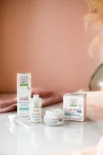SO’BiO étic Stärkendes Feuchtigkeitsserum mit BIO-Eselsmilch (30 ml) – mit Hyaluronsäure