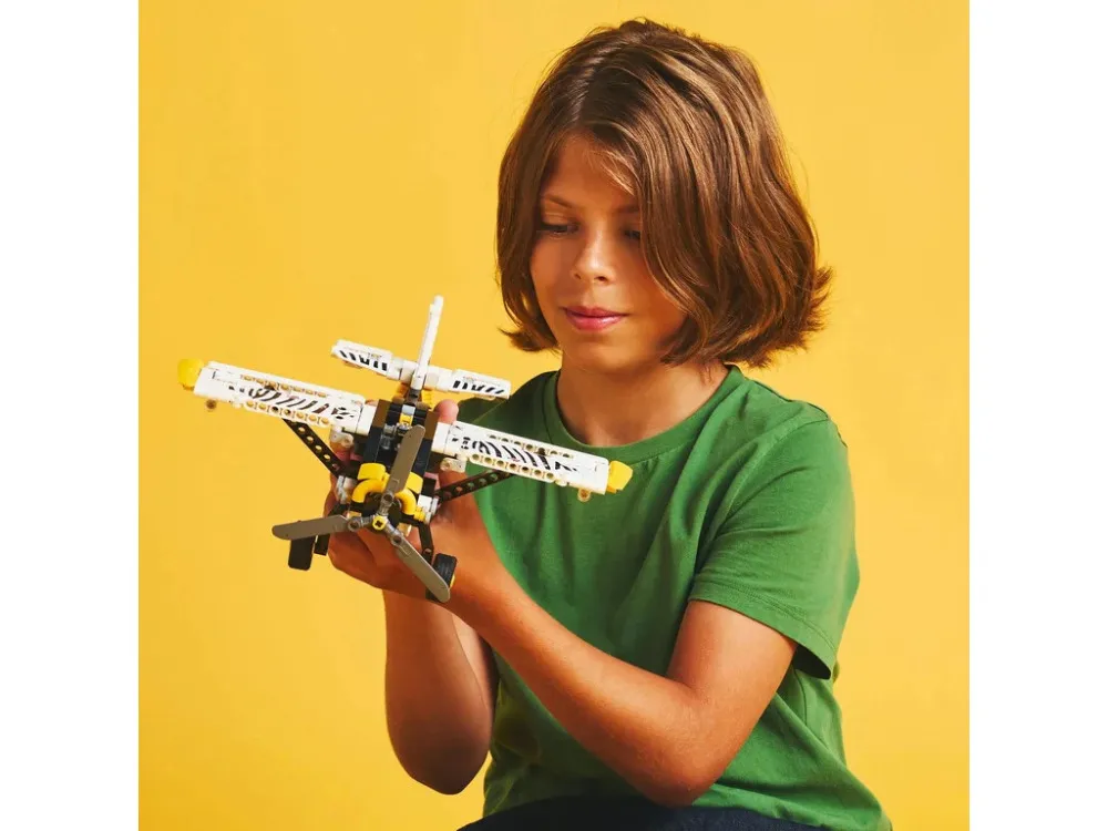 Technic 42198 Flugzeug für abgelegene Gebiete