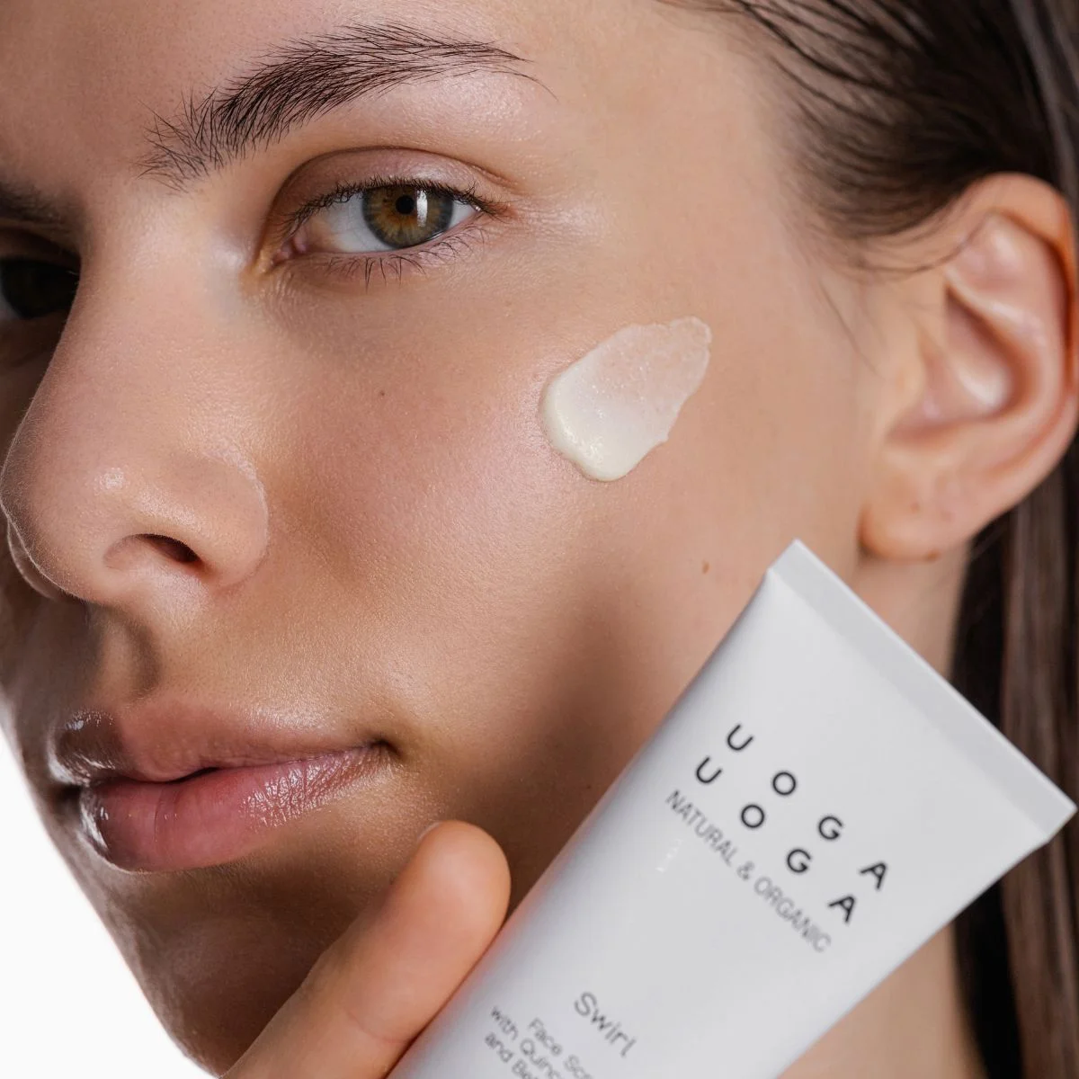 Uoga Uoga Sanftes Gesichtspeeling mit Quittenextrakt Swirl (40 ml) - auch für empfindliche Haut geeignet