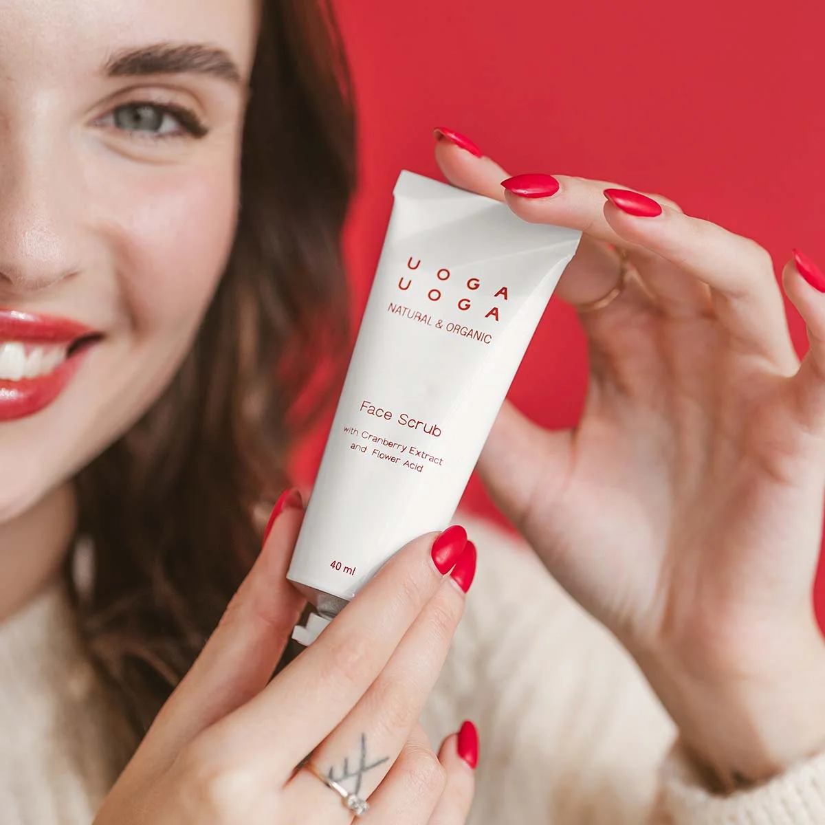 Uoga Uoga Regenerierendes Gesichtspeeling mit Cranberries (40 ml) - für glattere, strahlendere Haut