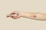 Uoga Uoga Flüssiger Concealer (5 ml) Invisible Hero Nr. 4 - 674 Medium Warm - der unsichtbare Held gegen Hautunreinheiten