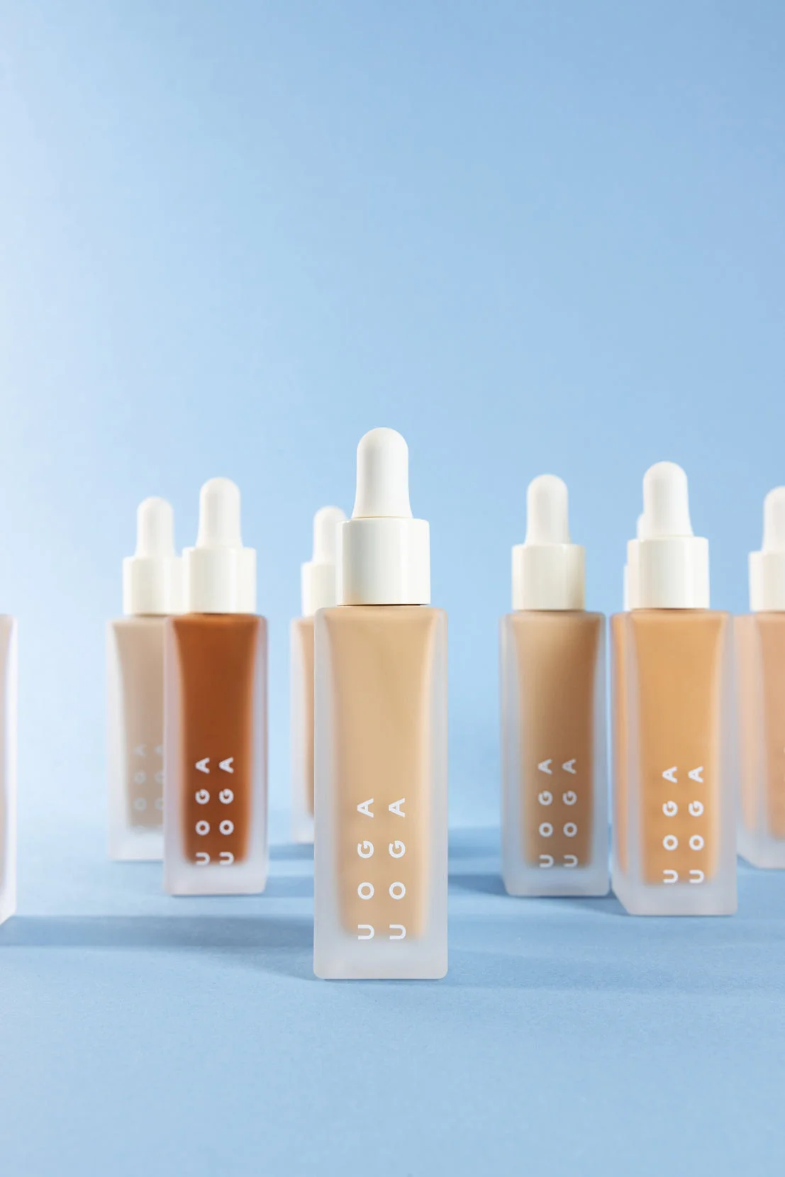Uoga Uoga Flüssiges Mineral-Make-up und Serum LSF 20 BIO (30 ml) 683 Drifting Flowers - spendet Feuchtigkeit und schützt die Haut