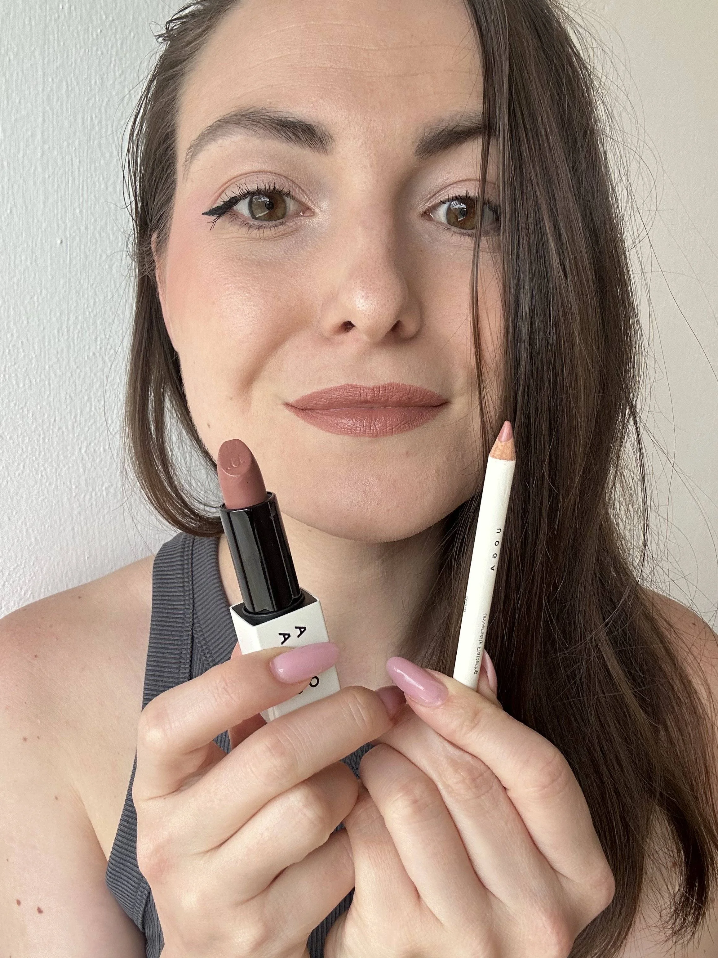 Uoga Uoga Pflegender Lippenstift (4 g) 611 Chocoberry - 6 Nuancen auf Mineralbasis