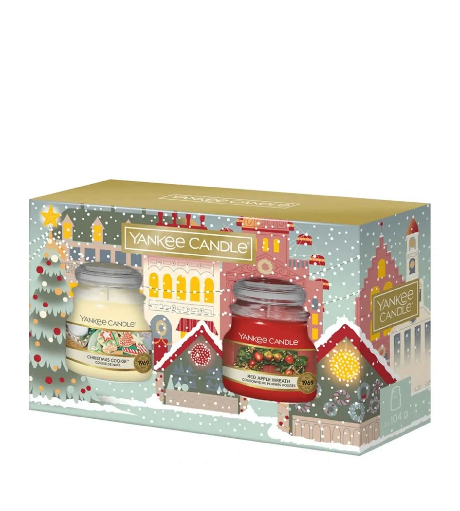 Passport to the Holidays Geschenkset Duftkerze Christmas Cookie 104 g + Duftkerze Red Apple Wreath 104 g Christmas Cookie 104 g + Red Apple Wreath 104 g