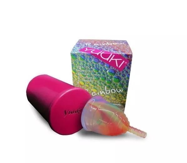 Yuuki Rainbow Menstruationstasse - Large Soft - inkl. Sterilisationsbecher