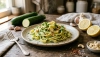 Probieren Sie Zucchini-Fettuccine Alfredo als leichtere Variante