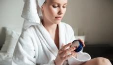 Was ist Urea und wofür wird es verwendet, wenn Sie unter trockenen Händen, Schuppen oder rissigen Fe