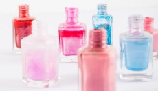 Schönheit ohne Chemie mit natürlichem Nagellack