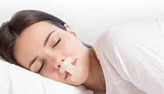Ruhiger und ungestörter Schlaf dank Mundklebeband